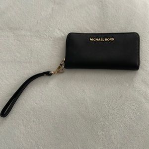 Michael kors wristlet